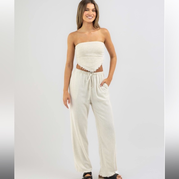 Chic White Strapless Top and Pants Set - Picture 3 of 3